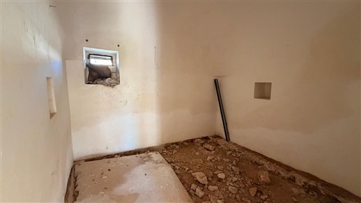 Corpo Di Trulli Con Fabbricati